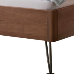 Best Doppelbett aus Nussbaum mit Stahlfüßen - Gedessa Betten