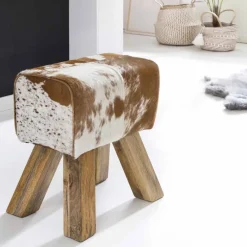 Sale Landhaus Sitzhocker Darinca mit Ziegenfell und Holz Hocker