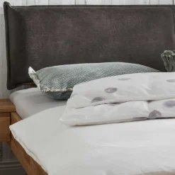 Outlet Moderne Bettanlage aus Wildeiche - Esvilda (dreiteilig) Betten