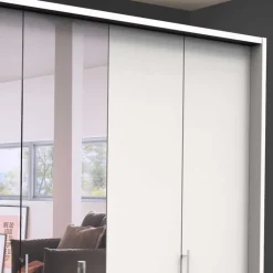 Praktisch aufgeteilter Kleiderschrank in Weiß - Donpiave Kleiderschränke|Schränke