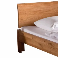 Robustes Eiche Massivholzbett Mora mit gebogenem Kopfteil Betten