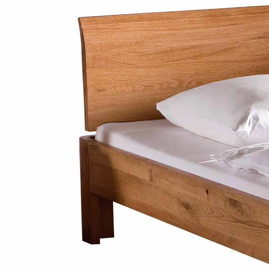 Robustes Eiche Massivholzbett Mora mit gebogenem Kopfteil Betten